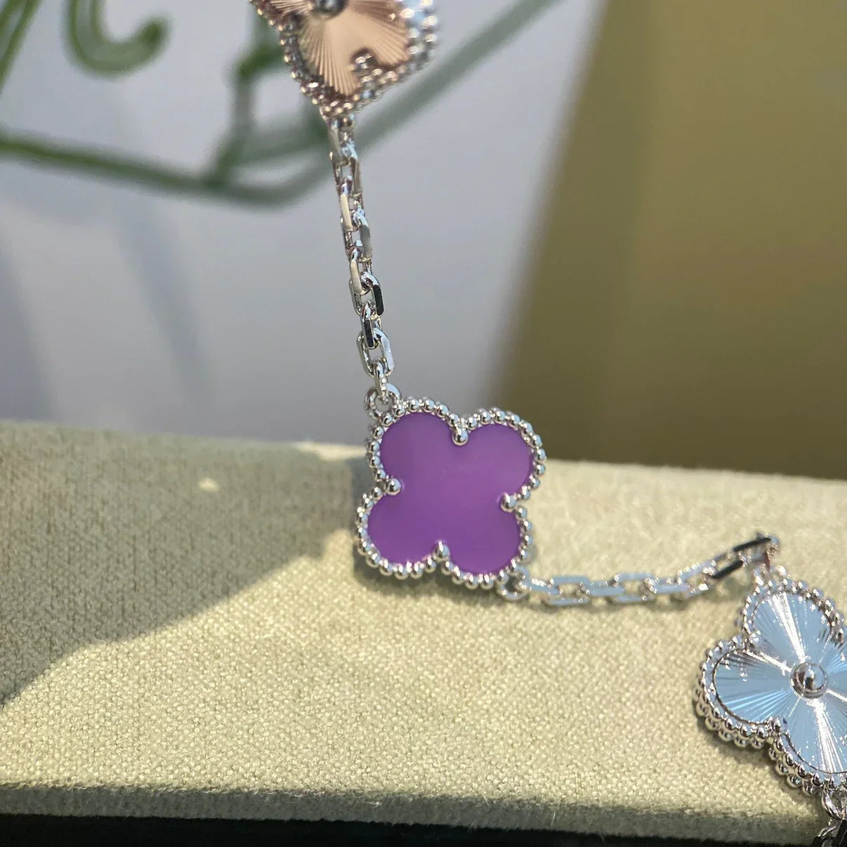 [Moco jewelrys] CLOVER 5 MOTIF VIOLET BRACELET COLLECTION