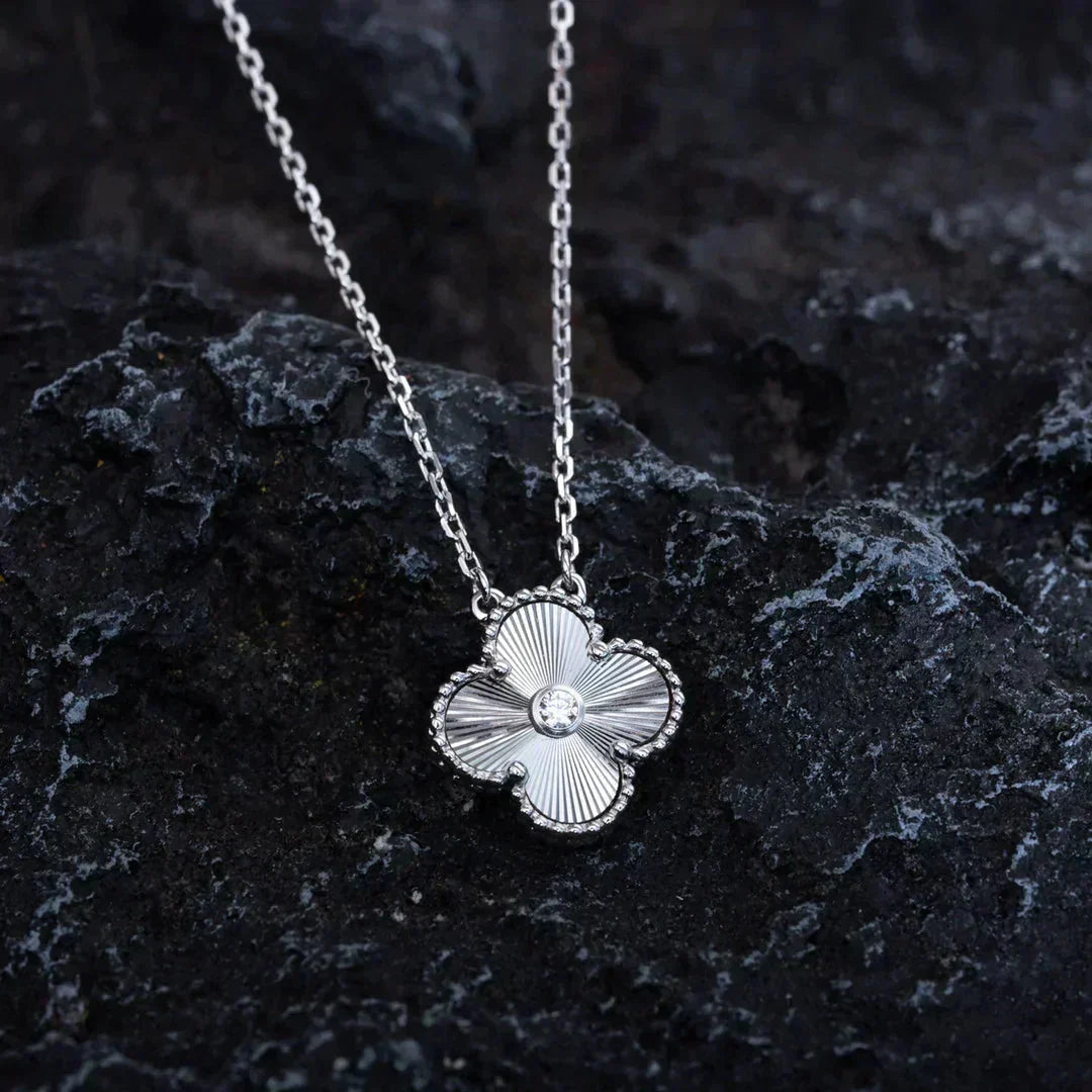 [moco jewelrys]CLOVER  15MM DIAMOND LASER NECKLACE SILVER