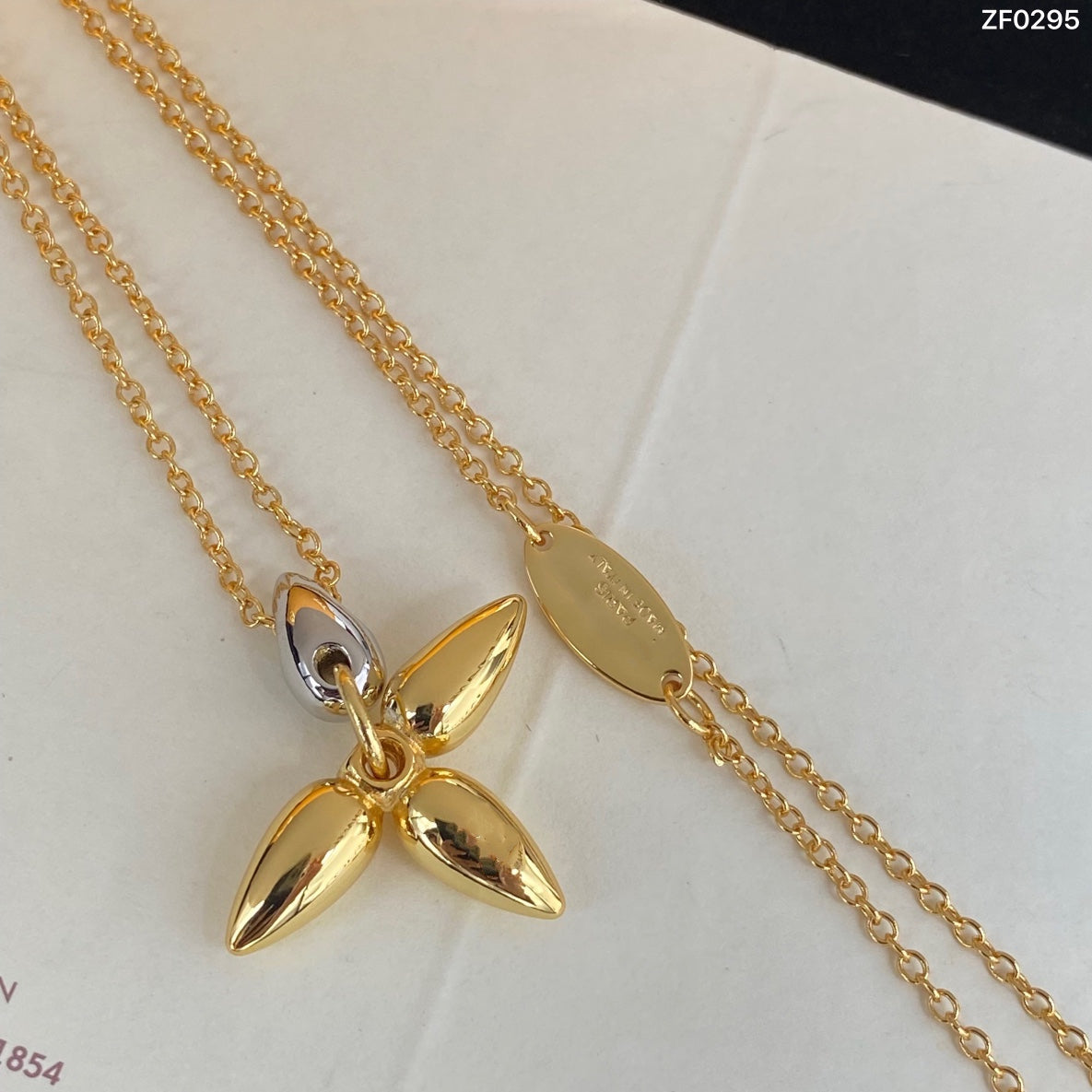 [moco jewelrys]LOUISETTE PEDANT GOLD NECKLACE