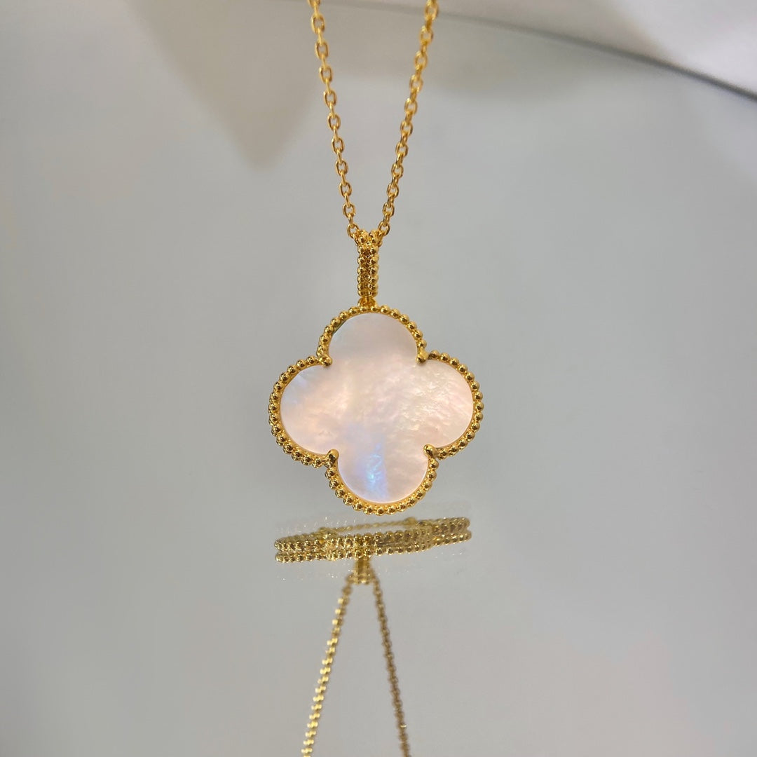 [moco jewelrys]CLOVER 25MM MOP LARGE PENDANT NECKLACE