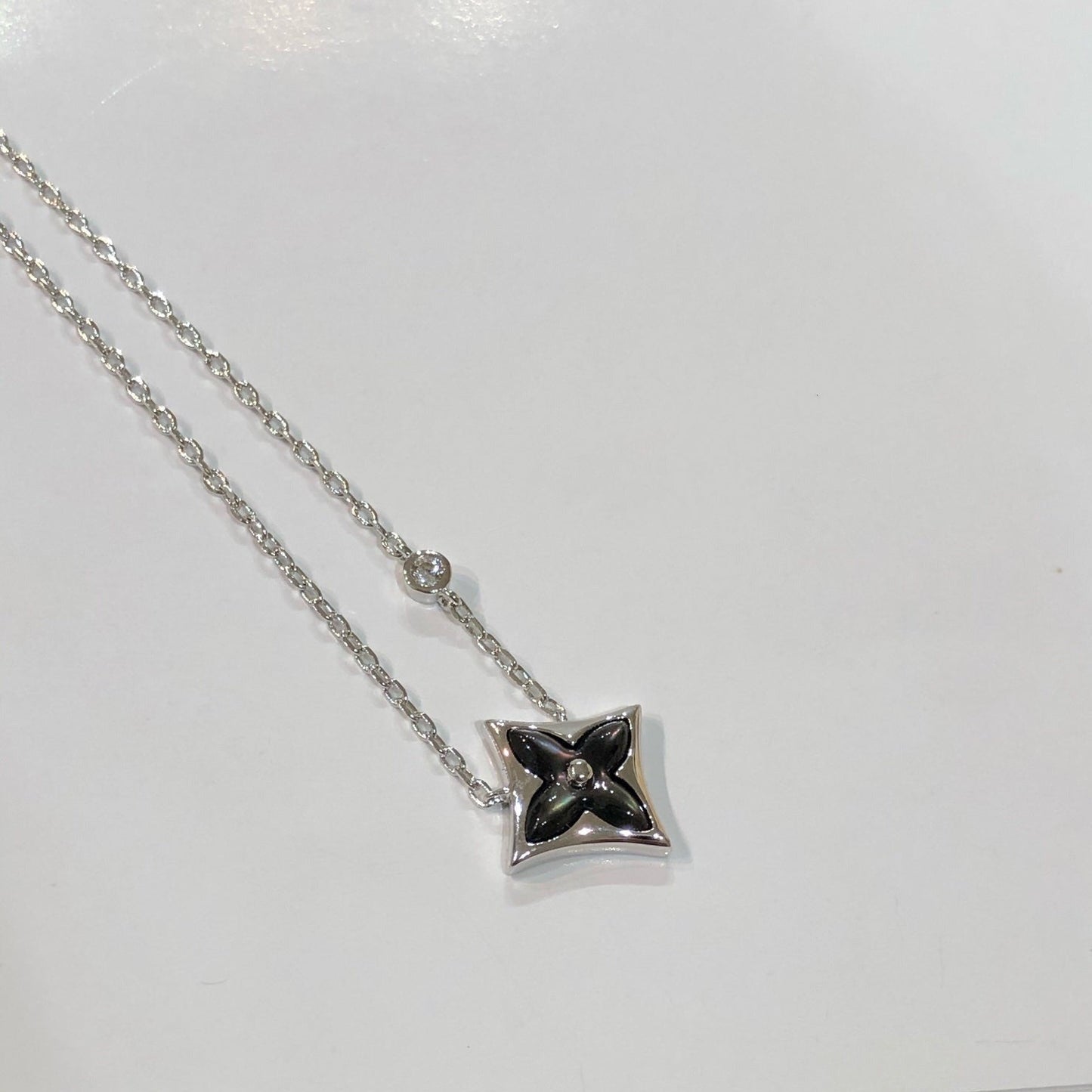 [moco jewelrys]STAR BLACK MOP NECKLACE