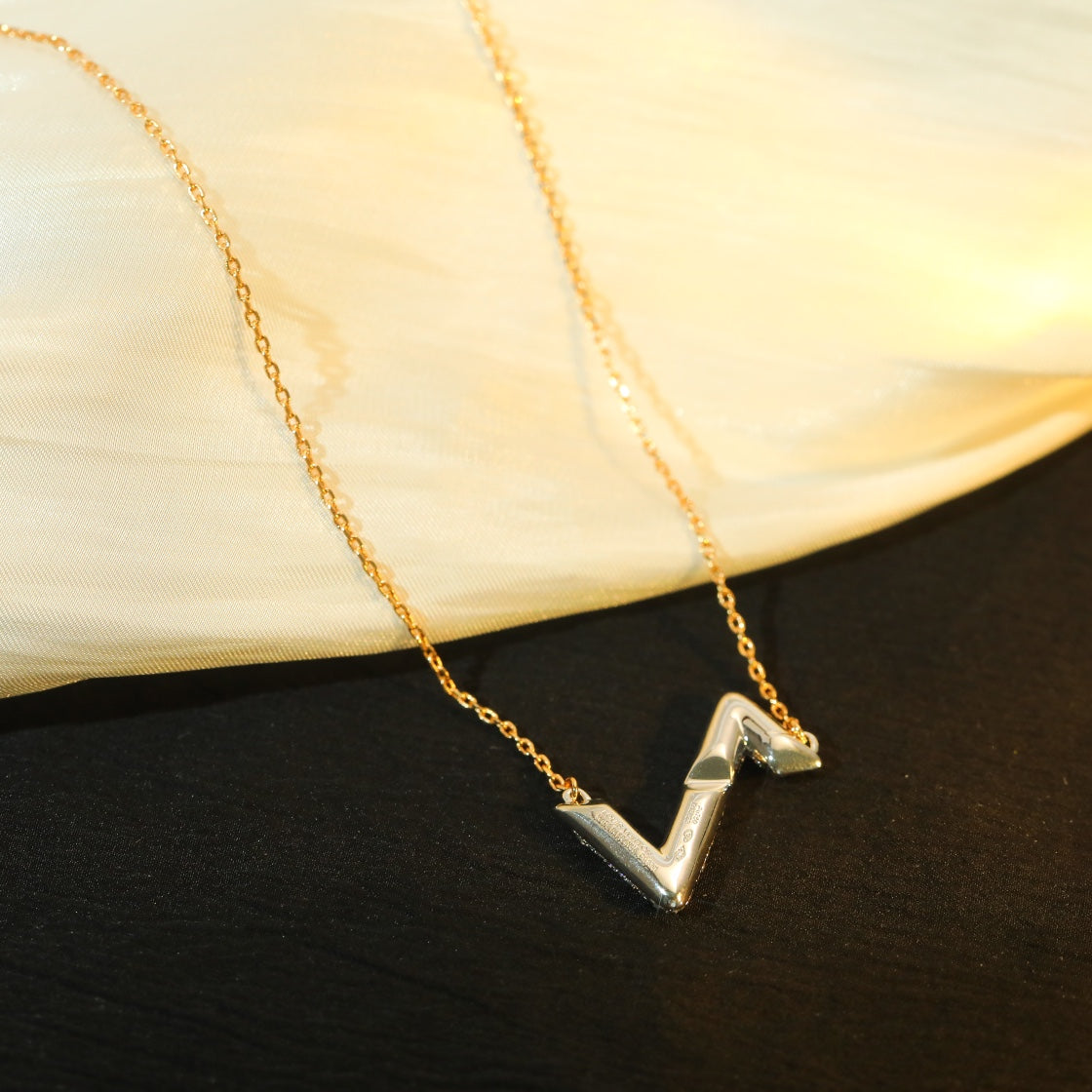 [moco jewelrys]VOLT SILVER DIAMOND PEDANT NECKLACE