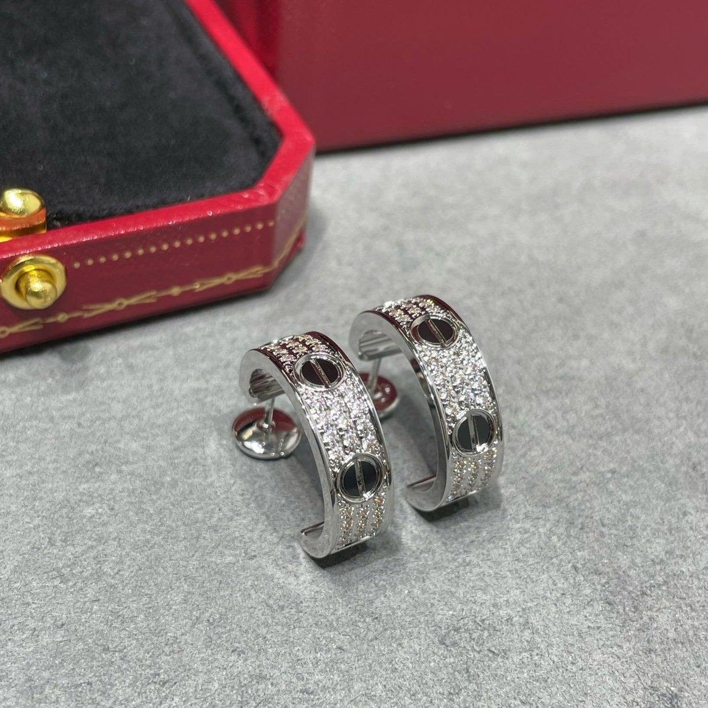 ¡®Moco¡¯LOVE CERAMIC DIAMOND PAVED SILVER EARRINGS
