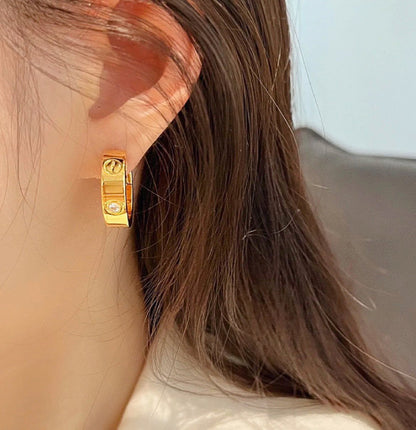 ¡®Moco¡¯LOVE 5.5MM 1 DIAMOND EARRINGS