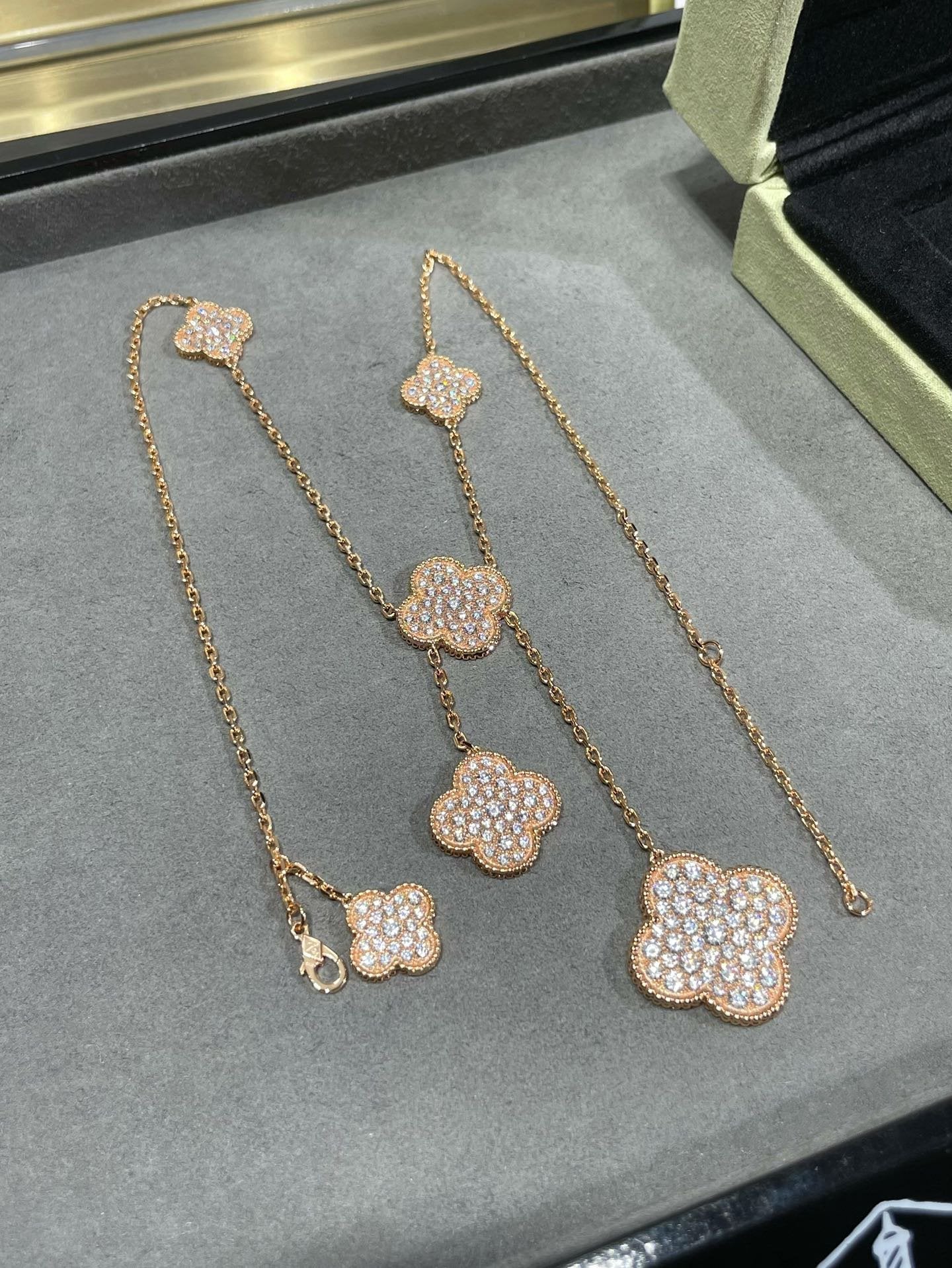 [moco jewelrys]CLOVER 6 MOTIF DIAMOND PAVED NECKLACE