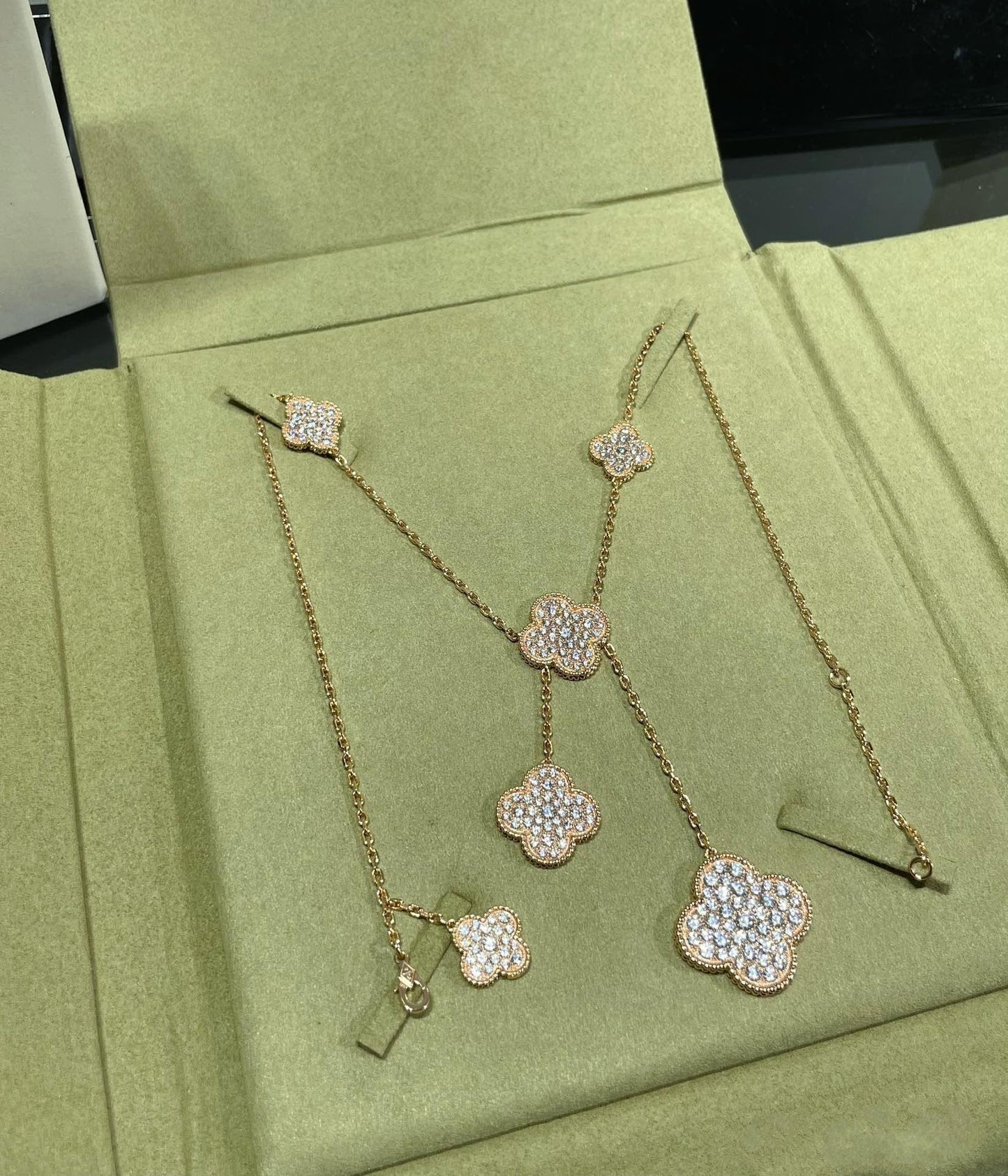 [moco jewelrys]CLOVER 6 MOTIF DIAMOND PAVED NECKLACE