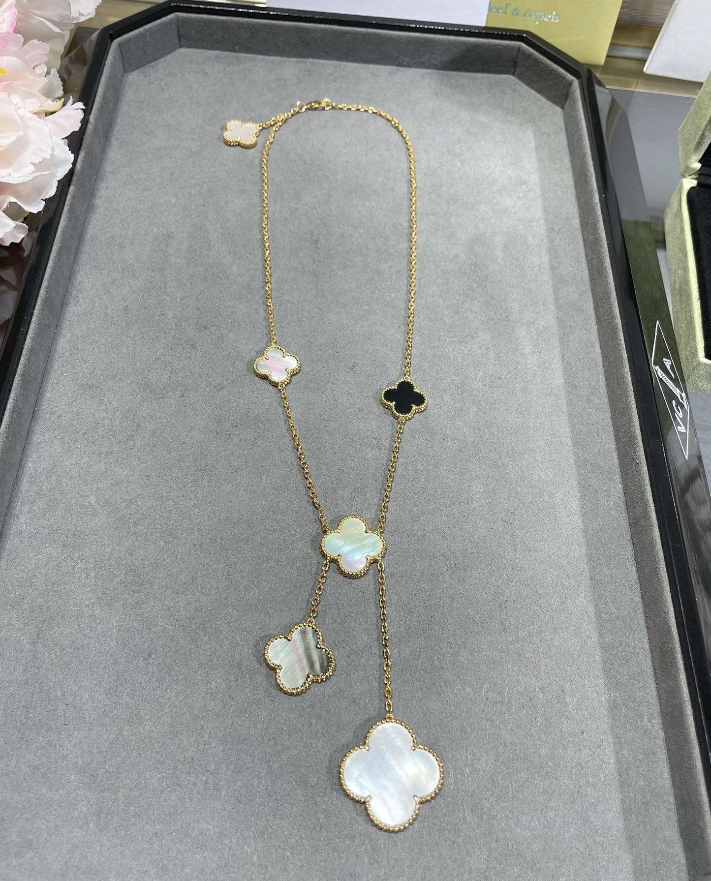 [moco jewelrys]CLOVER 6 MOTIF MOP ONYX GOLD NECKLACE