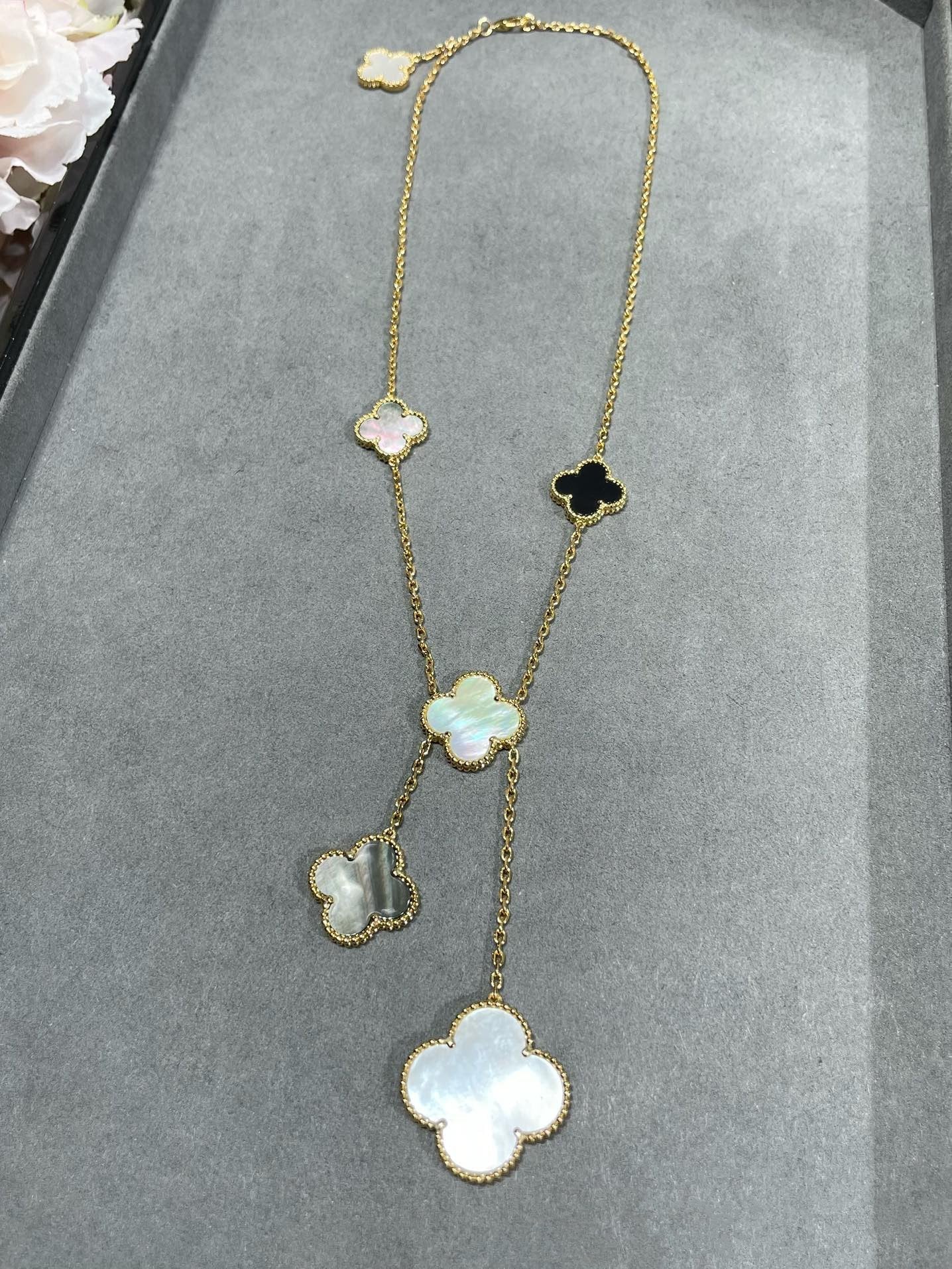 [moco jewelrys]CLOVER 6 MOTIF MOP ONYX GOLD NECKLACE