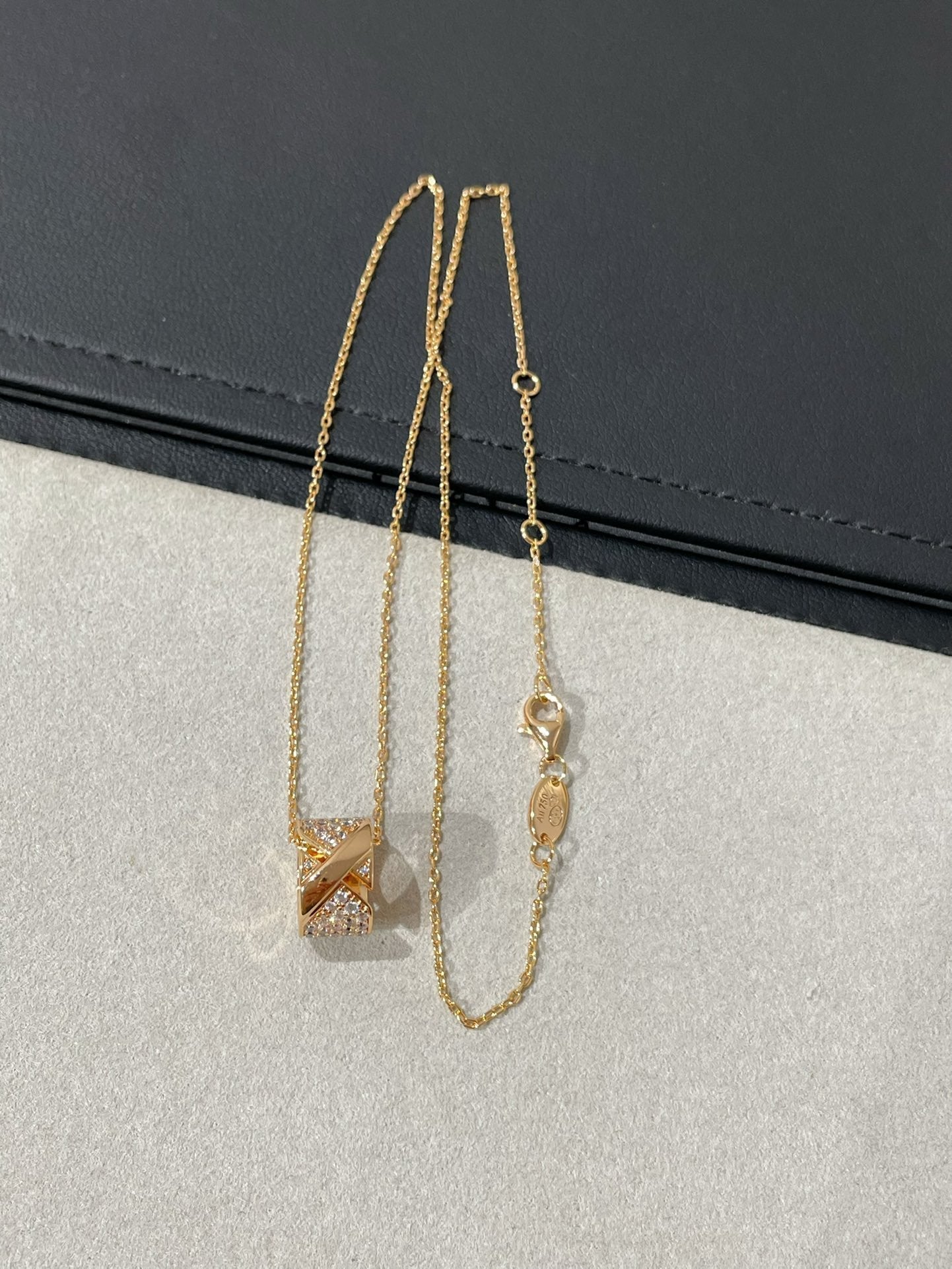 [moco jewelrys]LIENS EVIDENCE DIAMOND PAVED HALSKETTE