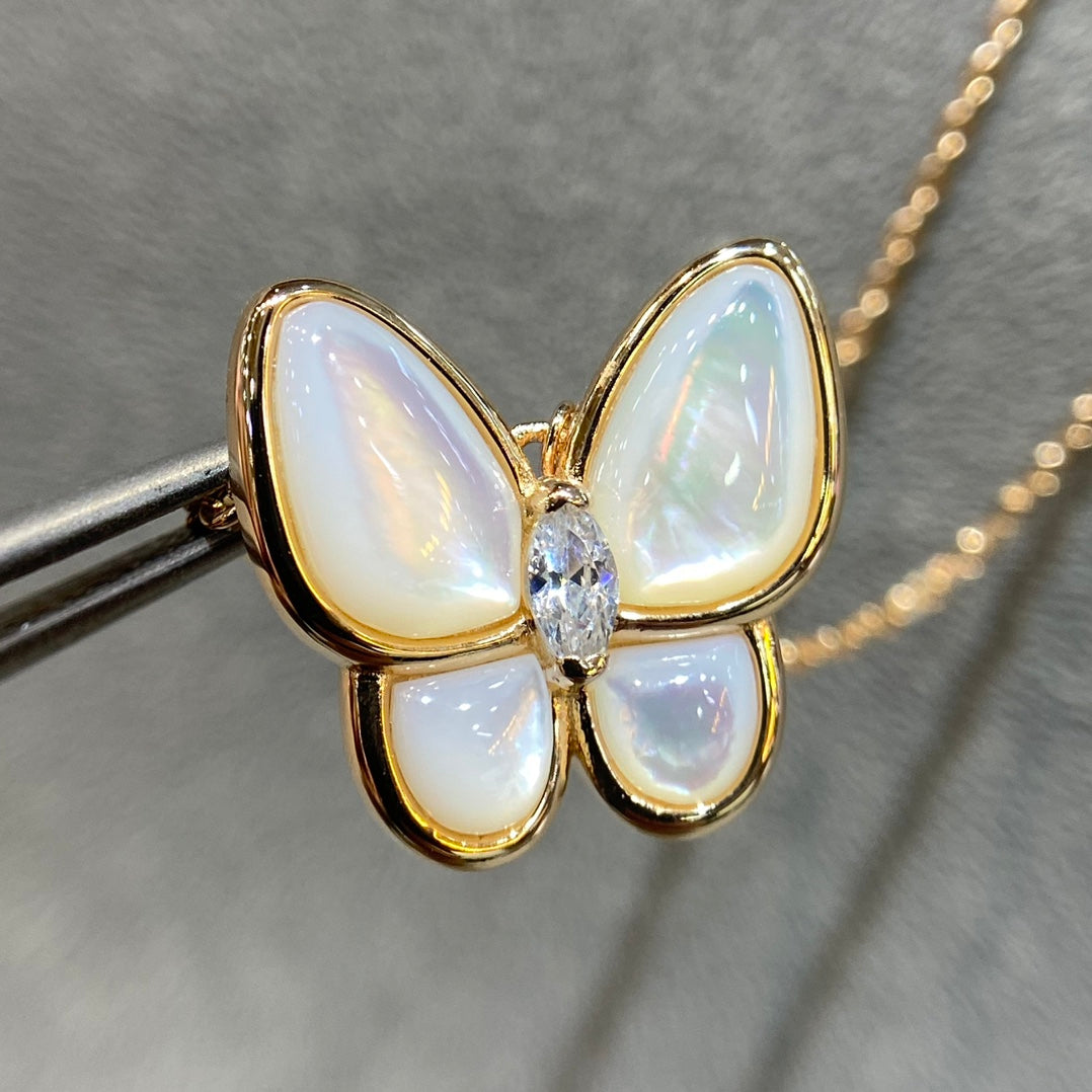 [moco jewelrys]BUTTERFLY MOP DIAMOND NECKLACE