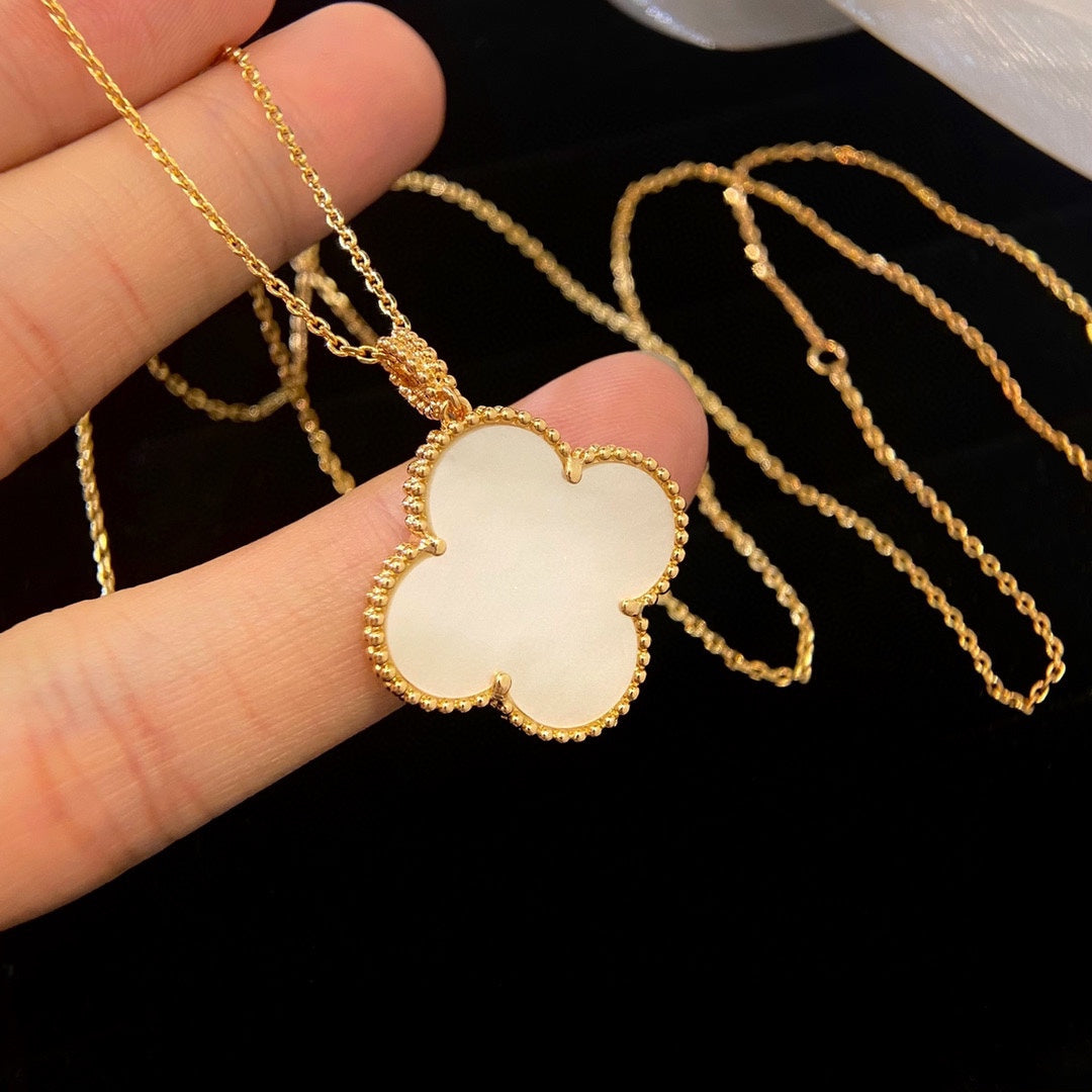 [moco jewelrys]CLOVER 25MM MOP LARGE PENDANT NECKLACE