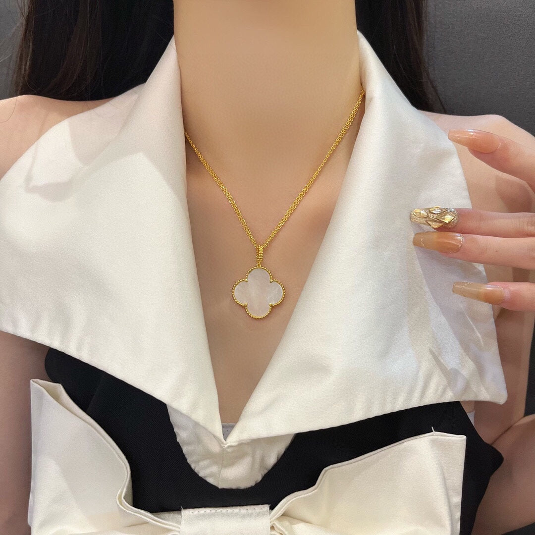 [moco jewelrys]CLOVER 25MM MOP LARGE PENDANT NECKLACE