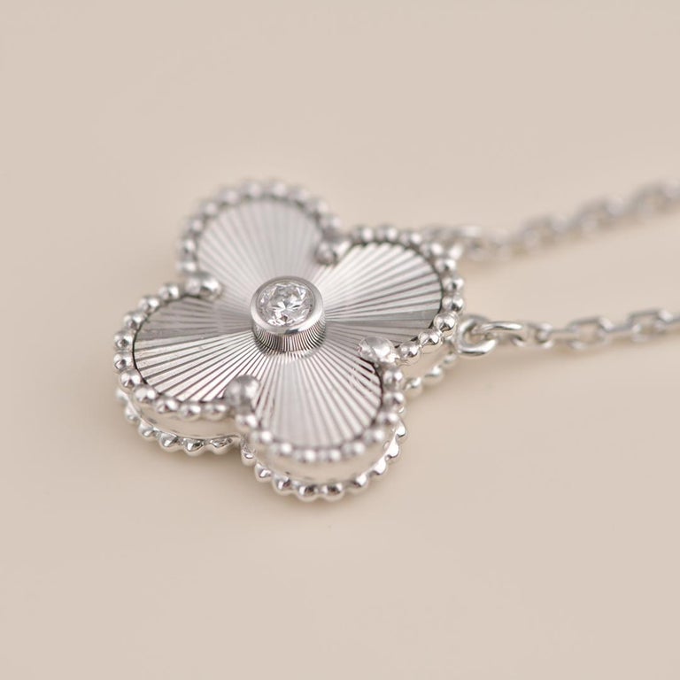 [moco jewelrys]CLOVER  15MM DIAMOND LASER NECKLACE SILVER