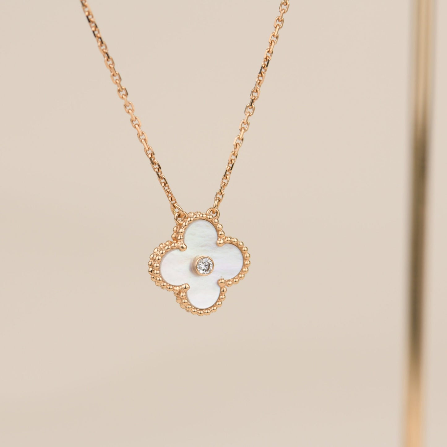 [moco jewelrys]CLOVER 15MM DIAMOND WHITE FRITILLARIA NECKLACE