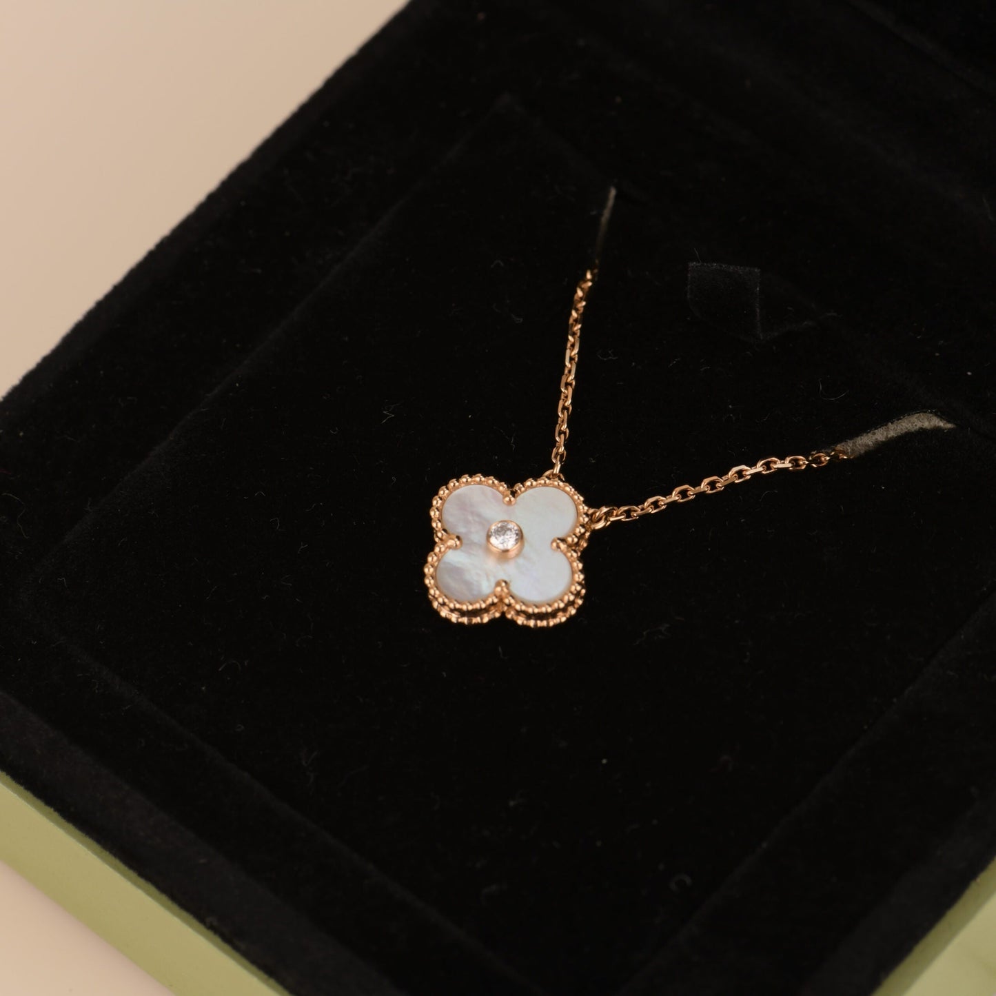 [moco jewelrys]CLOVER 15MM DIAMOND WHITE FRITILLARIA NECKLACE
