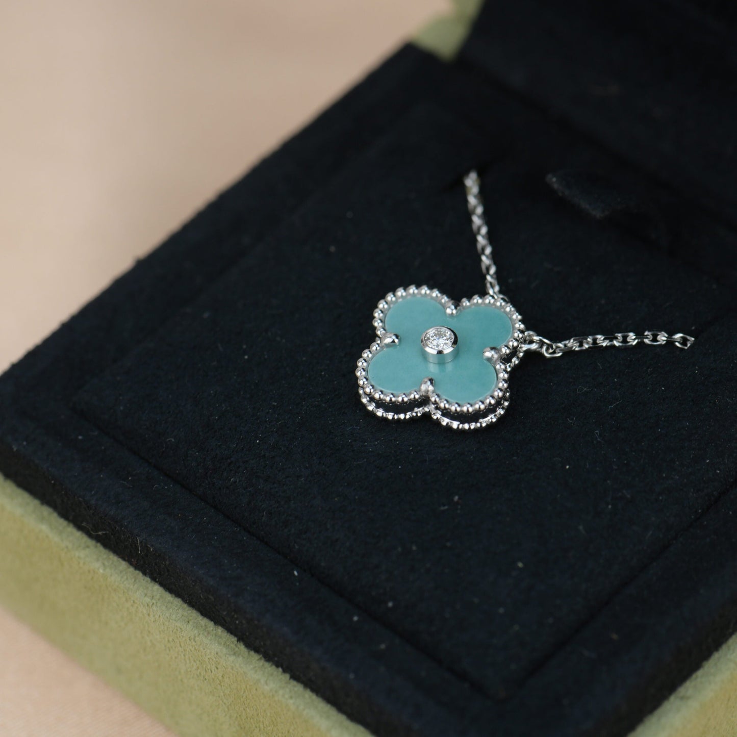 [moco jewelrys]CLOVER 15MM DIAMOND SVRES PORCELAIN  NECKLACE SILVER