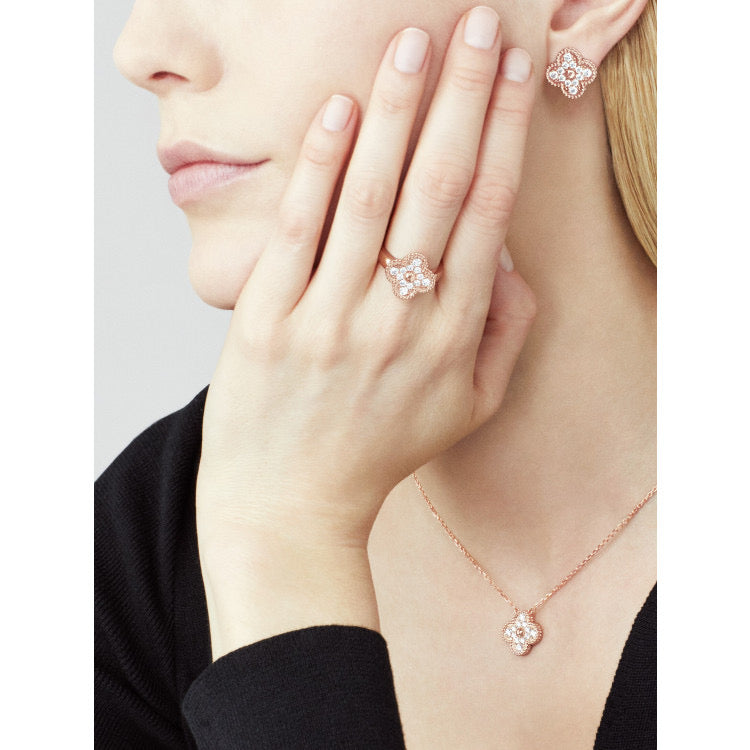 [moco jewelrys]CLOVER 15MM DIAMOND SINGLE FLOWER NECKLACE