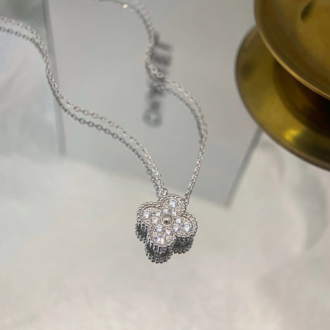 [moco jewelrys]CLOVER 15MM DIAMOND SINGLE FLOWER NECKLACE