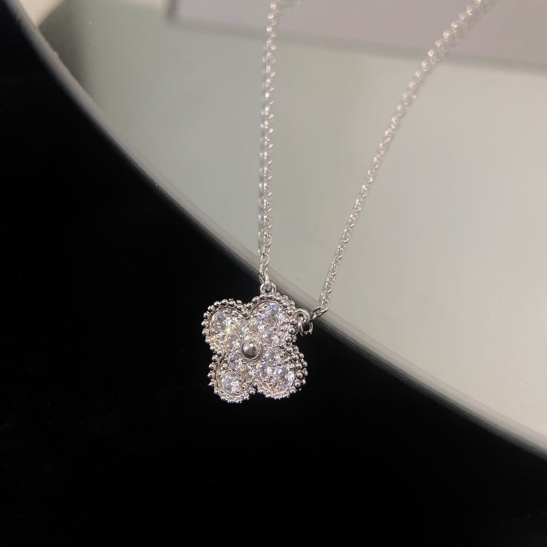 [moco jewelrys]CLOVER 15MM DIAMOND SINGLE FLOWER NECKLACE