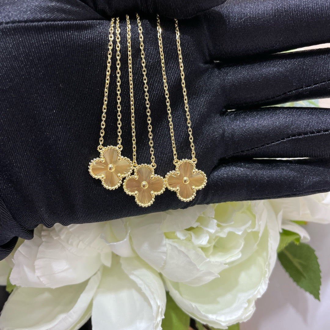 [moco jewelrys]CLOVER 15MM LASER NECKLACE
