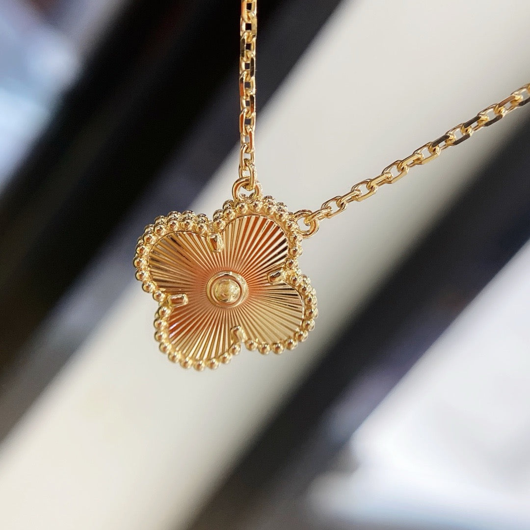 [moco jewelrys]CLOVER 15MM LASER NECKLACE