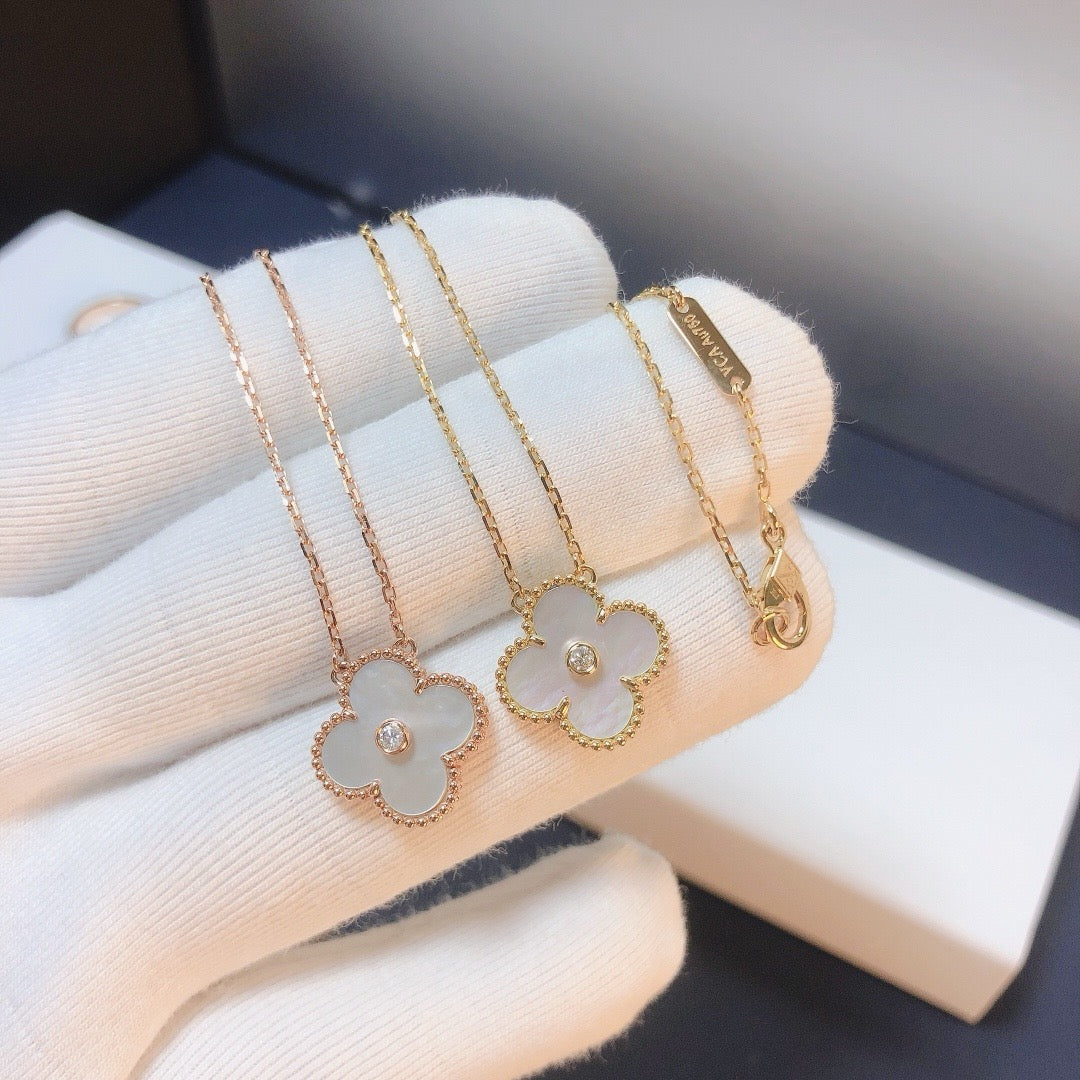 [moco jewelrys]CLOVER 15MM DIAMOND WHITE FRITILLARIA NECKLACE