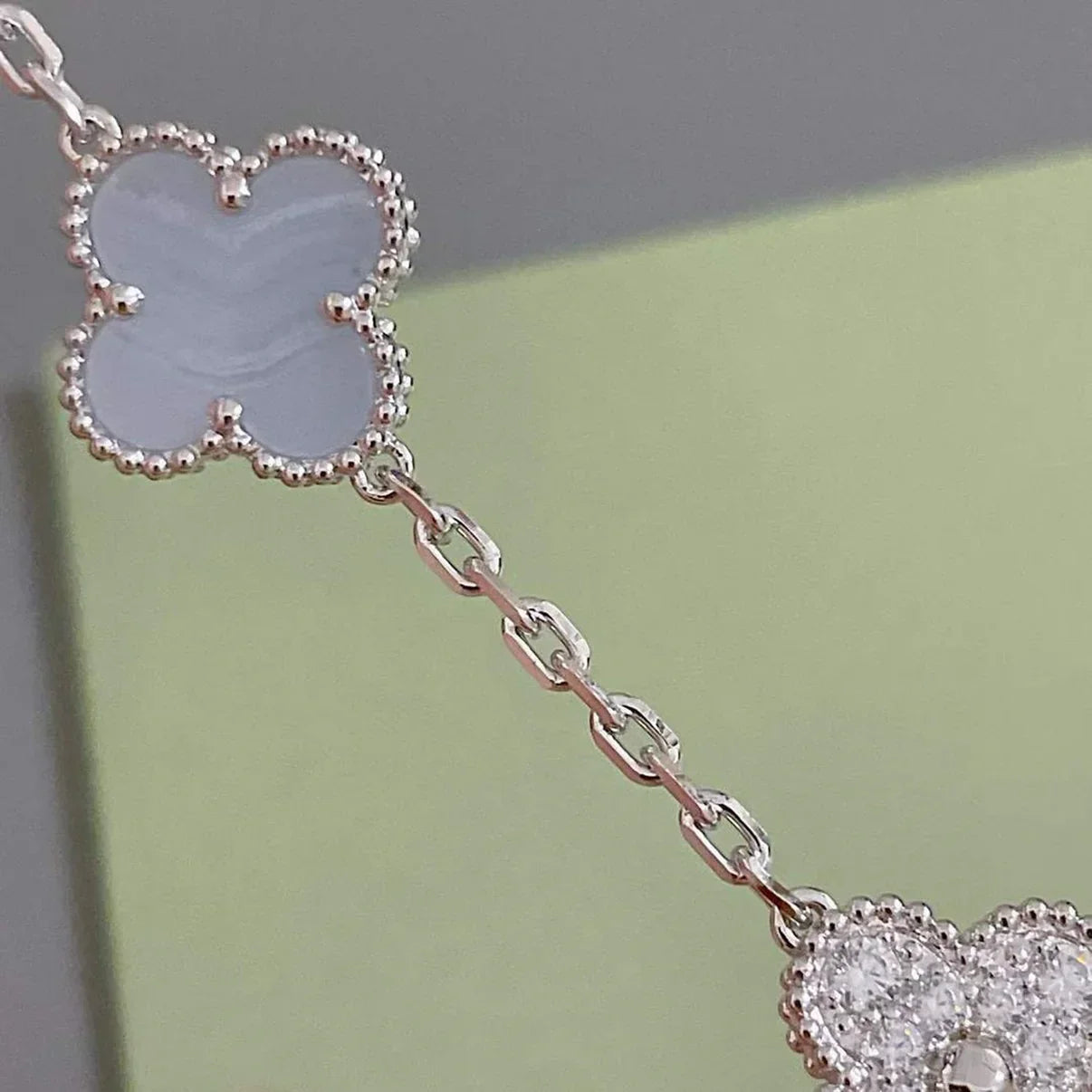 [Moco jewelrys] KLEEBATT 5 MOTIV VIOLETTER CHALCEDON ARMBAND KOLLEKTION
