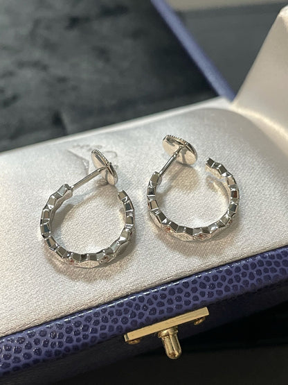 [moco jewelrys]Hohles Design Kleeblatt-Blumen-Ring