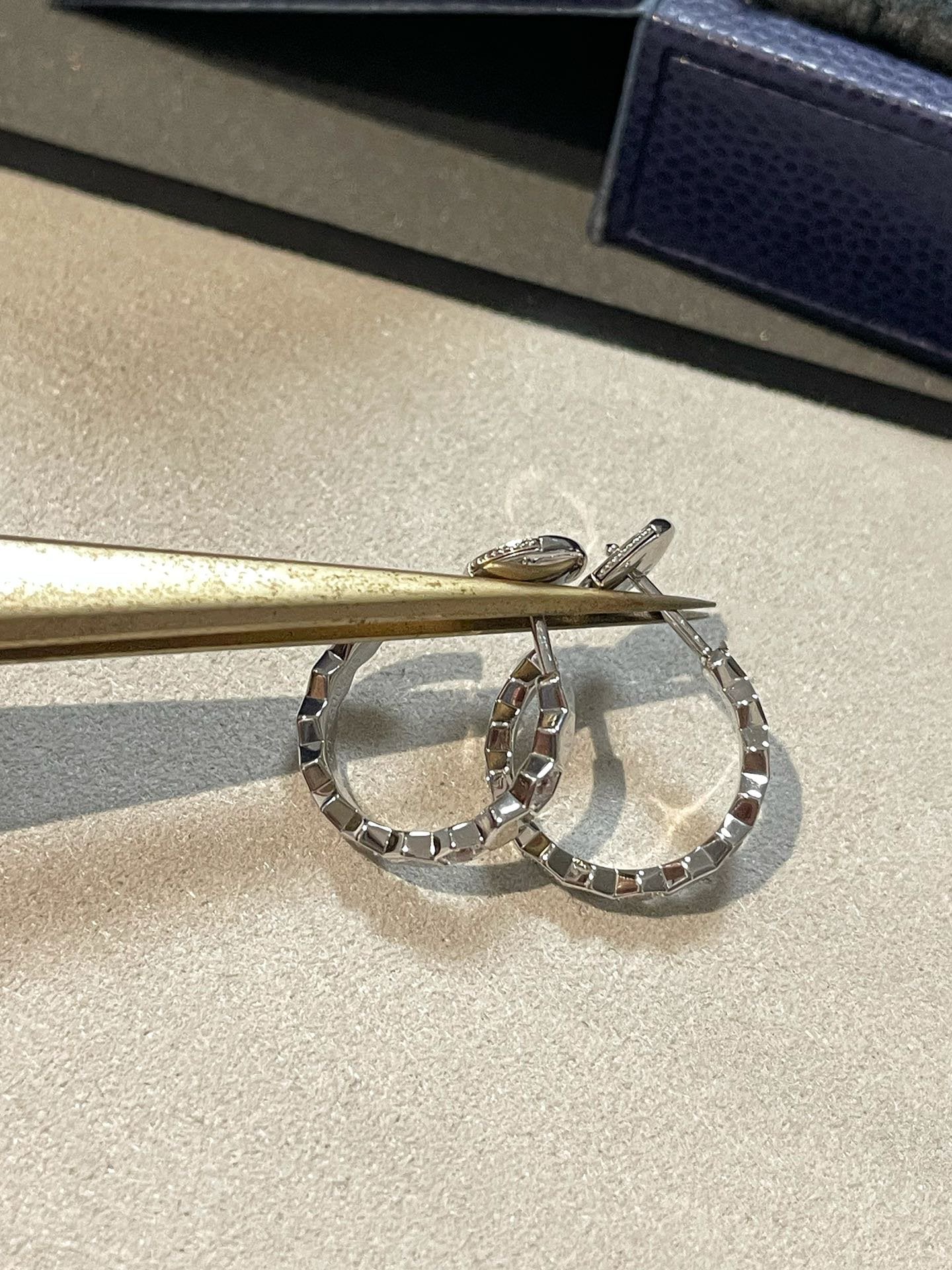 [moco jewelrys]Hohles Design Kleeblatt-Blumen-Ring