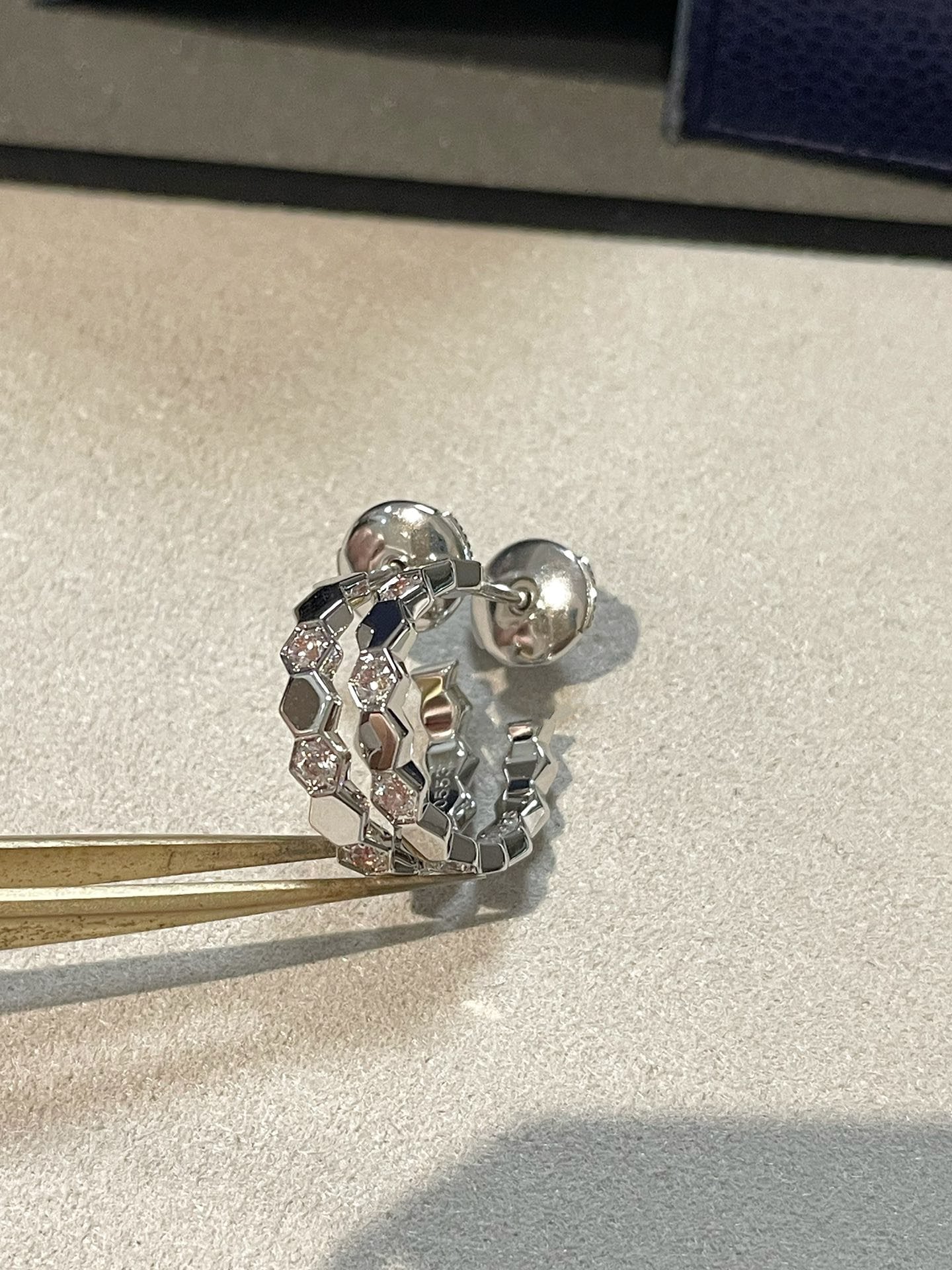 [moco jewelrys]Hohles Design Kleeblatt-Blumen-Ring