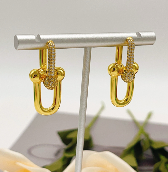 [moco jewelrys]TF HORSESHOE BUCKLE DIAMOND EARRINGS