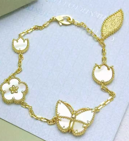 [moco jewelrys] 26 NEW CLOVER LUCKY LIGHT YELLOW AND WHITE SET