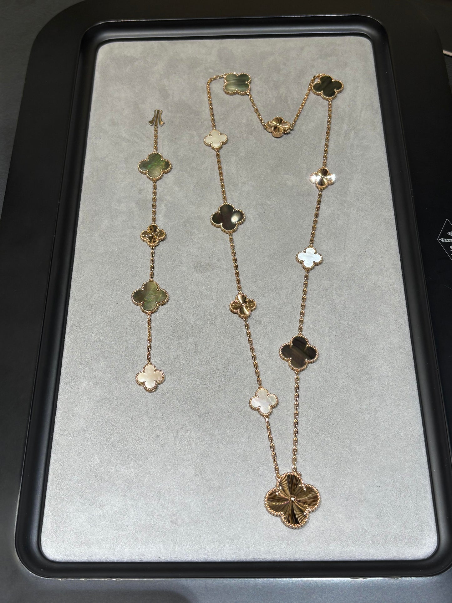 [Moco jewelrys] 25 NEW CLOVER 15 MOTIFS GRAY MOTHER-OF-PEARL